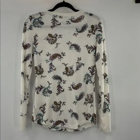 3For$20 Time and Tru Cream Floral Long Sleeve Henley size: M - Picture 4 of 4